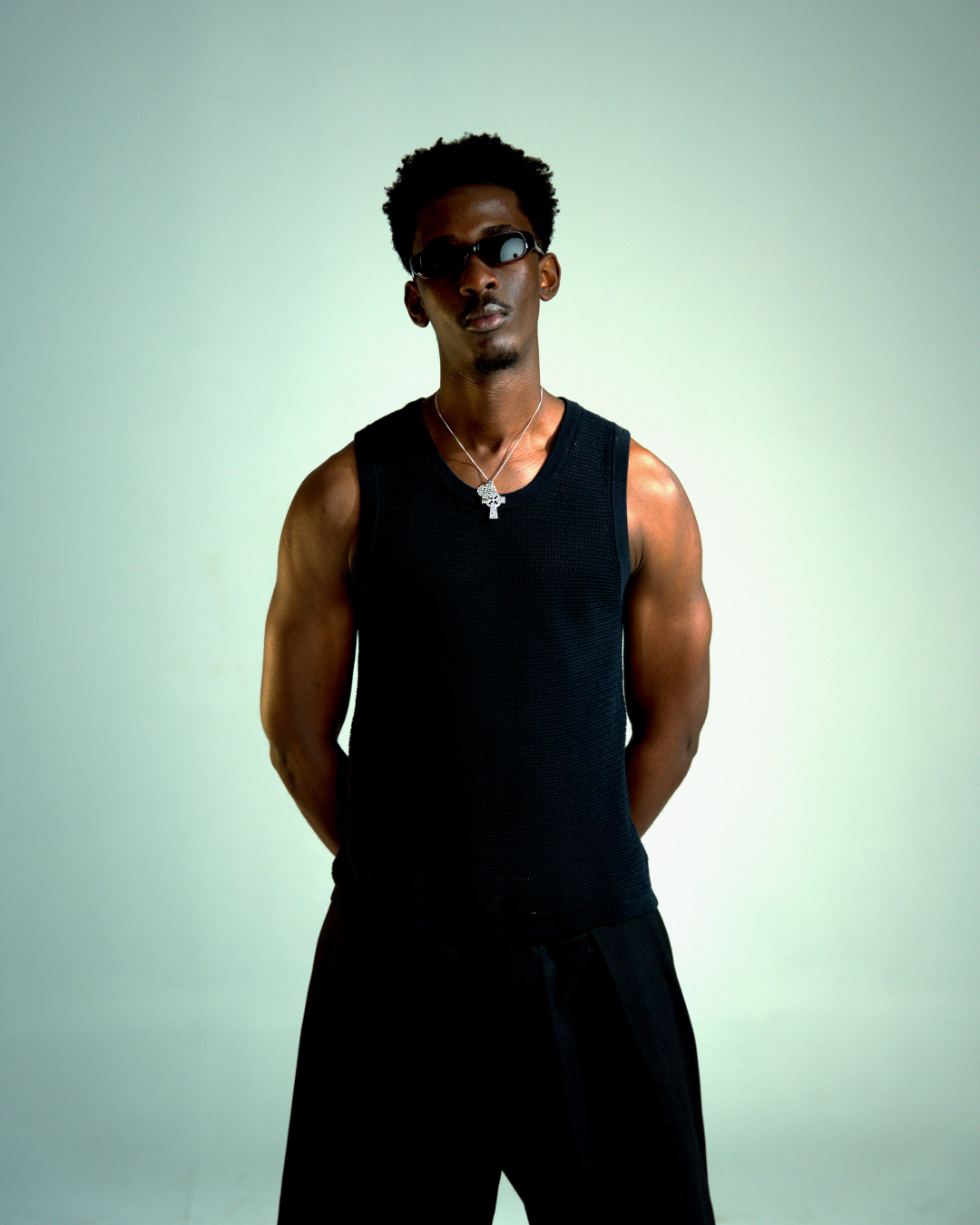KINGSLEY ANNOUNCES MUSIC PUBLISHING DEAL WITH GALLO ALONGSIDE ‘SHOW YOU THE WORLD’ VISUALIZER